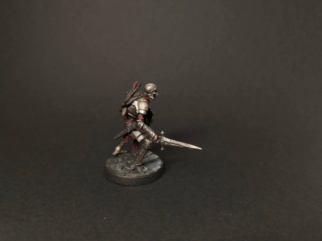 Miniatura pintada DnD: esqueleto (rojo) 32mm