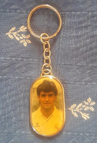 Real Madrid Pin Oficial y Llavero Michel