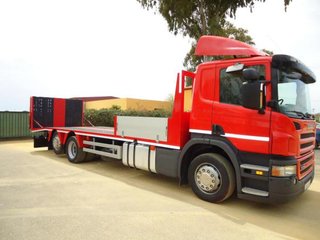 Scania P 310-CAMIONES PORTAMAQUINARIAS