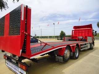 Scania P 310-CAMIONES PORTAMAQUINARIAS