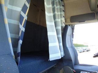 Scania P 310-CAMIONES PORTAMAQUINARIAS
