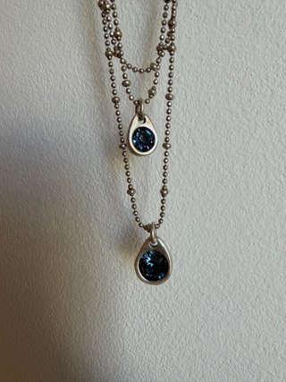 Collar Uno de 50 con colgante azul