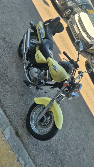 Suzuki Marauder 125 Cruiser Amarillo