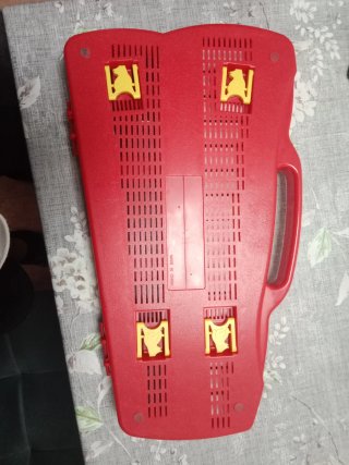 Xilófono infantil con baquetas.