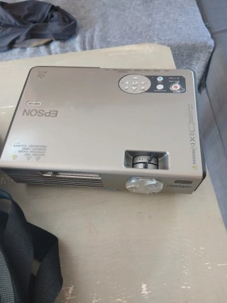 Proyector Epson EMP-245 con funda