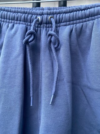 Pantalón chándal bicolor.