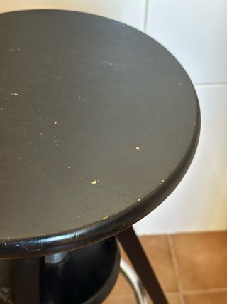 Taburete RINGO de IKEA de madera negro y metal