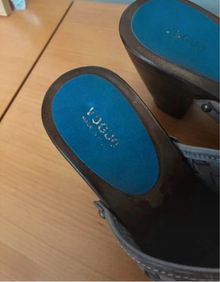 Zuecos Vogue tacón medio lila trenzado
