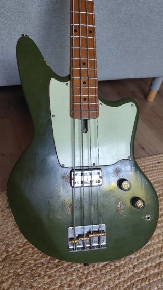 Bajo Eléctrico Ashdown Saint Soapbar