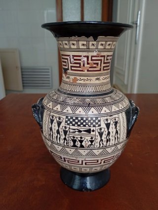 Jarrón griego antiguo de cerámica