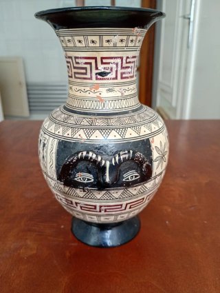 Jarrón griego antiguo de cerámica