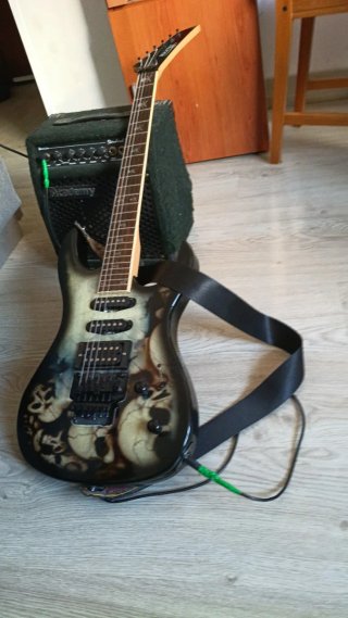 Guitarra Eléctrica con Diseño Calaveras