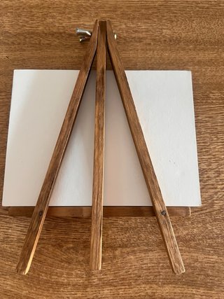 Mini caballete de madera con cuadro