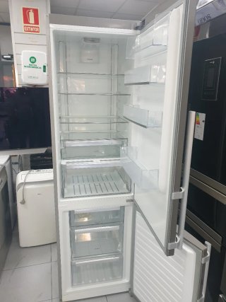 Nevera Electrolux plateada