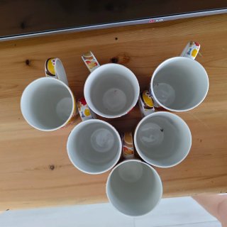 Juego de 6 tazas de cerámica.