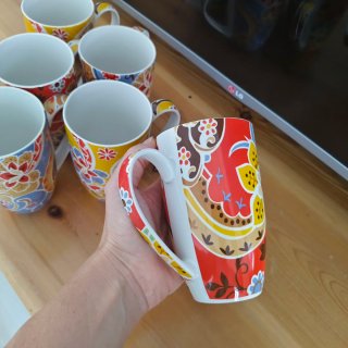 Juego de 6 tazas de cerámica.