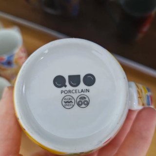 Juego de 6 tazas de cerámica.