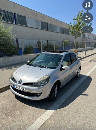 Renault Clio 2009 (Full Extras!)