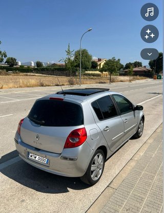 Renault Clio 2009 (Full Extras!)