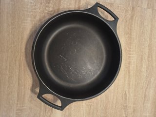 Cazuela 29,5cm de diámetro con tapa de cristal.