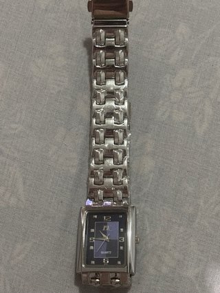 Reloj IK de pulsera plateado y azul