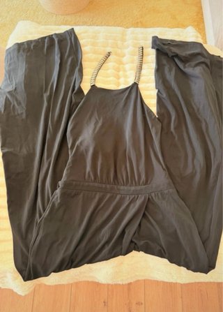Mono Negro Elegante con Tirantes
