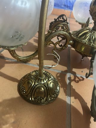 Lámpara antigua labrada