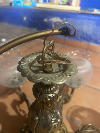 Lámpara antigua labrada