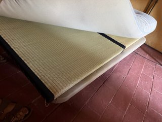 ️ Futó japonès 1,5 × 2 m + somier/base