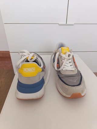 Zapatillas Munich chico grises y naranjas