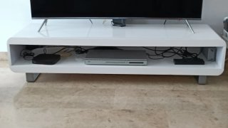 Mesa de TV blanca moderna