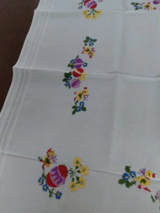 Tovaglietta ricamata a mano 75x75 cm