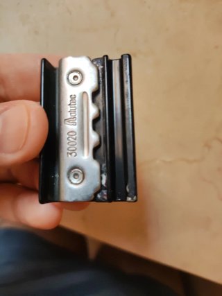 Bisagra negra para puerta/ventana