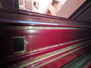Bisagra negra para puerta/ventana