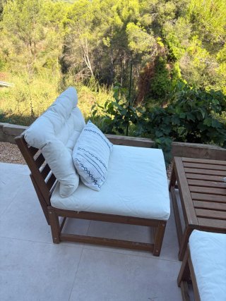 Juego de jardín madera con almohadones y mesa