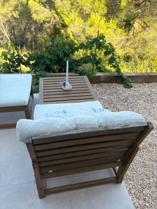 Juego de jardín madera con almohadones y mesa