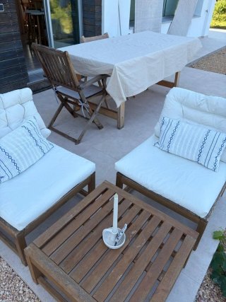Juego de jardín madera con almohadones y mesa