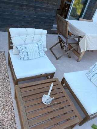 Juego de jardín madera con almohadones y mesa