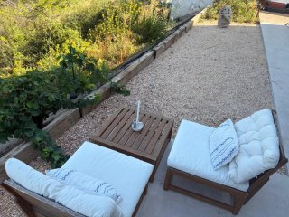 Juego de jardín madera con almohadones y mesa