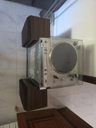 Cadena de música Sony con altavoces