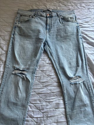 Pantalón vaquero Bershka desgastado NO HAGO ENVIOS