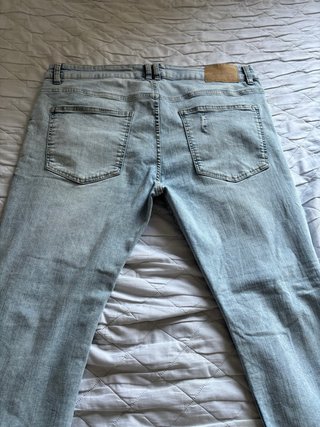 Pantalón vaquero Bershka desgastado NO HAGO ENVIOS