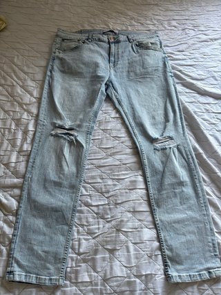 Pantalón vaquero Bershka desgastado NO HAGO ENVIOS