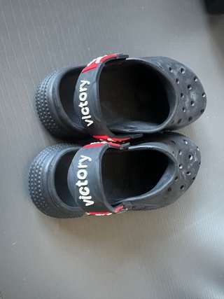 Zuecos tipo Crocs negros infantil