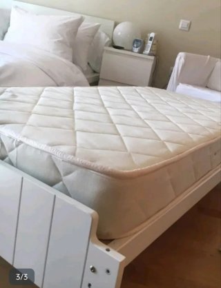 Cuna de bebé blanca