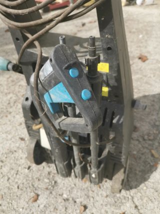 Hidrolavadora makita de 140 bar.