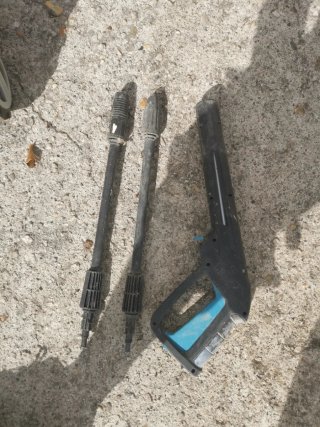 Hidrolavadora makita de 140 bar.