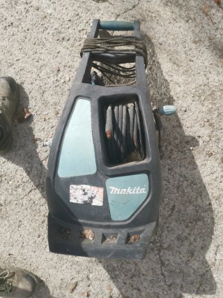 Hidrolavadora makita de 140 bar.