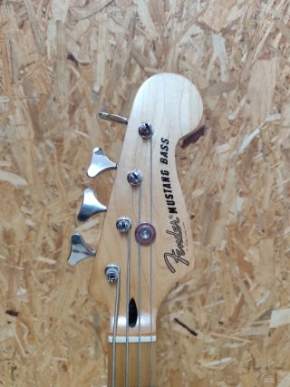 Bajo Fender Mustang bass (bronco bass).
