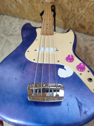 Bajo Fender Mustang bass (bronco bass).